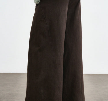 Effortless Chic Buttoned Wide-Leg Pants
