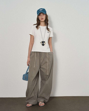 Effortless Comfort: Casual Trousers with a Flattering Fit