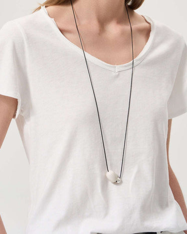 Soft Cotton Casual Top with Subtle V-Neck Design