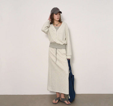 Relaxed and Stylish: The V-Neck Set You Need