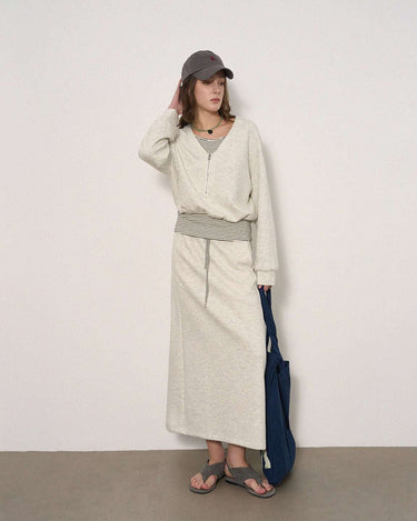 Relaxed and Stylish: The V-Neck Set You Need