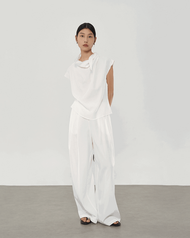 Drapey Puff Collar Sleeveless T-Shirt