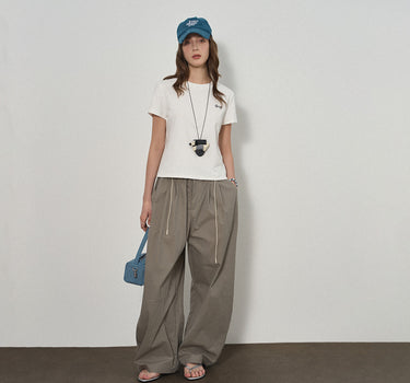 Effortless Comfort: Casual Trousers with a Flattering Fit