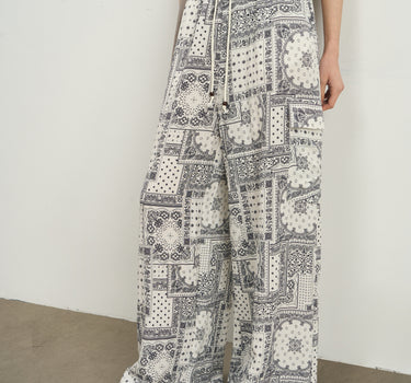 Stylish Printed Pants with Vintage Floral Design
