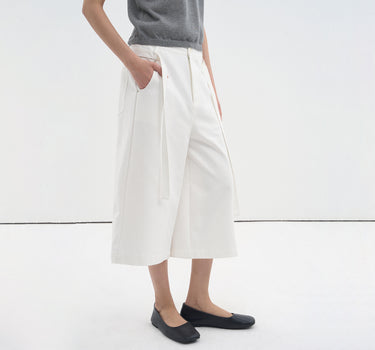 Modern Wide-Leg Cropped Pants for Everyday Style