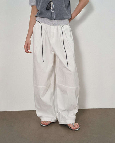 Effortless Comfort: Casual Trousers with a Flattering Fit