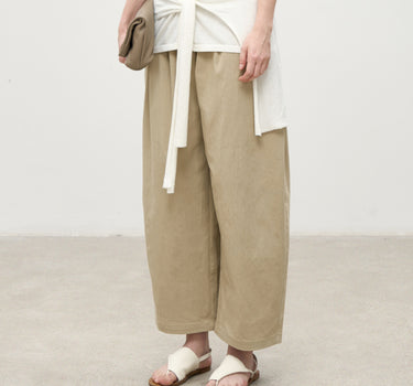 Redefine Proportion with 3D-Cut Elastic Waist Pants