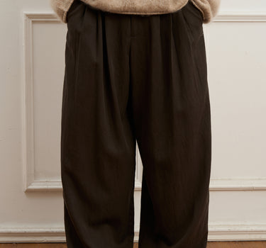 Straight-Leg Pleated Wide-Leg Pants for Effortless Style