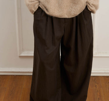 Straight-Leg Pleated Wide-Leg Pants for Effortless Style