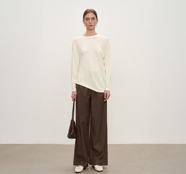 A Wardrobe Essential: Natural Slant Hem Bottoming Shirt