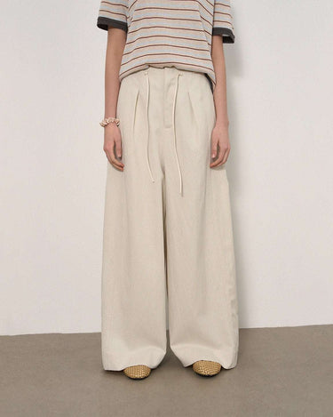 Classic Wide-Leg Pants: A Must-Have for Your Wardrobe