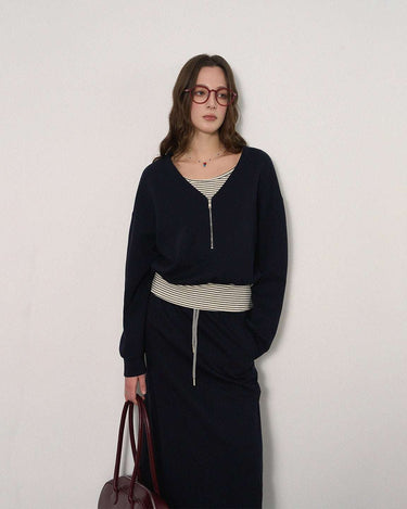 Relaxed and Stylish: The V-Neck Set You Need