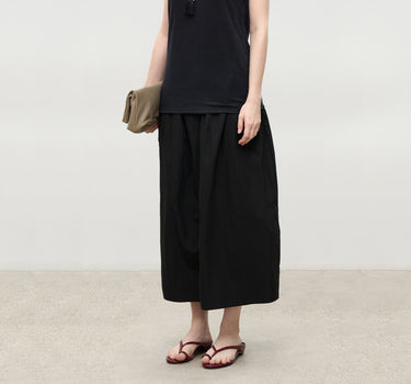 Chic Black Skirt with Modern Bud Silhouette