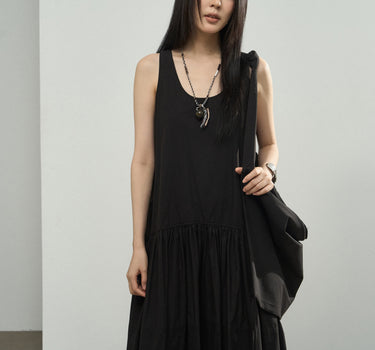 Sleeveless U-Neck Dress with Handbag
