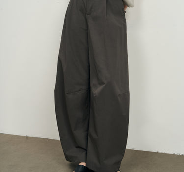 Stylish Work Pants with High-Waist Pleats