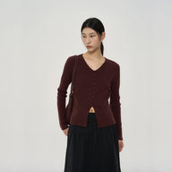 Elegant Single-Breasted Knit with V-Neckline