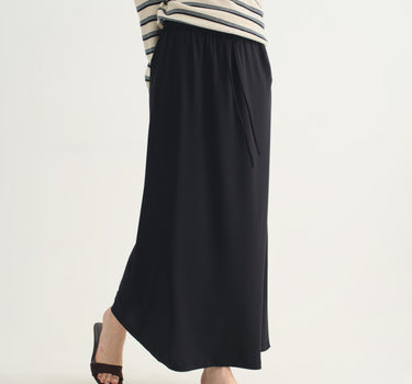 Minimalist Elastic Waist Midi Skirt