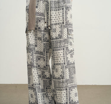Stylish Printed Pants with Vintage Floral Design