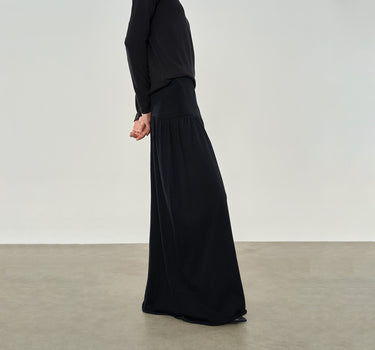 Minimalist Knit Maxi Skirt with Slimming Silhouette