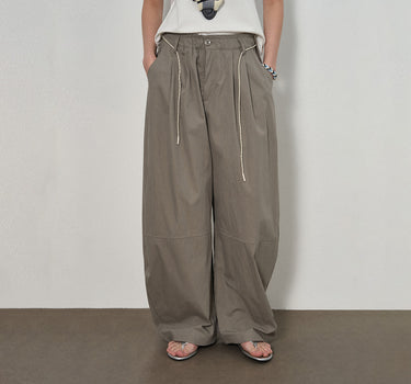 Effortless Comfort: Casual Trousers with a Flattering Fit