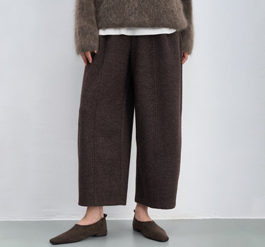 Elevate Your Wardrobe with Flowy-Fit Cropped Casual Pants