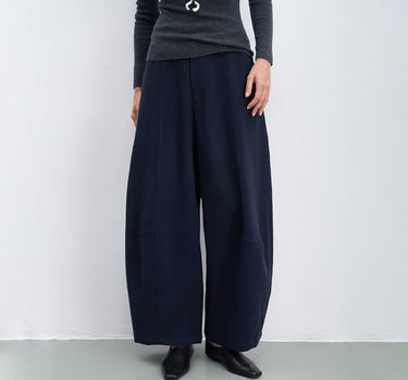 Modern Vintage Style: High-Waisted Wide-Leg Trousers