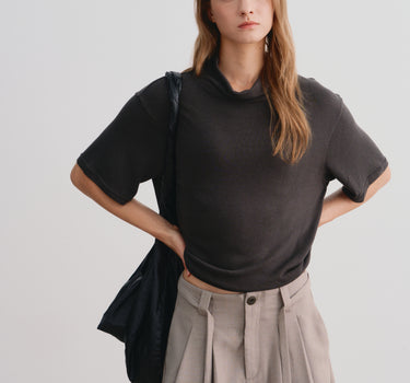 Relaxed Ruffled Collar Top