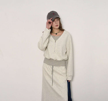 Relaxed and Stylish: The V-Neck Set You Need