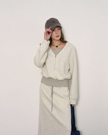 Relaxed and Stylish: The V-Neck Set You Need