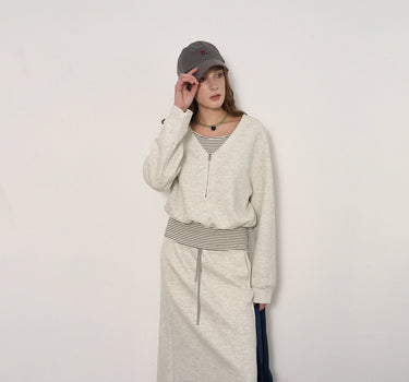 Relaxed and Stylish: The V-Neck Set You Need