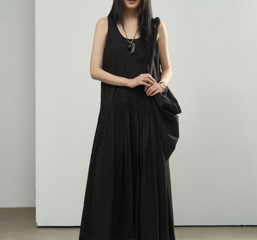 Sleeveless U-Neck Dress with Handbag