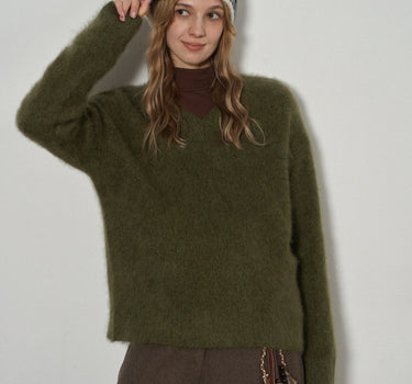 Warm Relaxed-Fit Wool V-Neck Daily Sweater