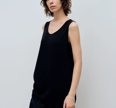 Your Essential U-Neck Basic: Chic & Versatile