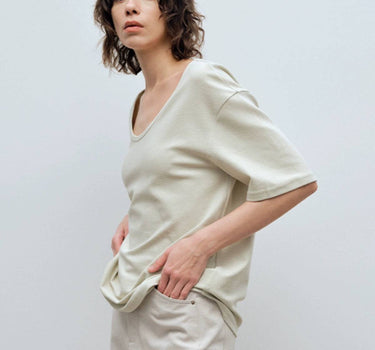 Refreshing Solid Color U-Neck T-Shirt for Casual Wear