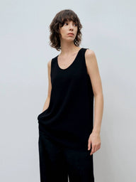 Your Essential U-Neck Basic: Chic & Versatile
