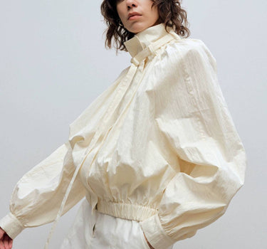 Vintage-Inspired Silhouette Bud Collar Jacket for Effortless Style