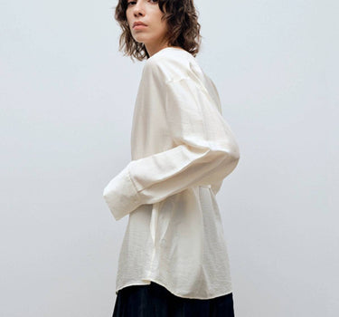 Perfectly Tailored: One-Line Collar Shirt with Waist-Cinching Design