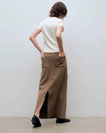 Flatter Your Figure with the Rear Slit Half-Body Skirt